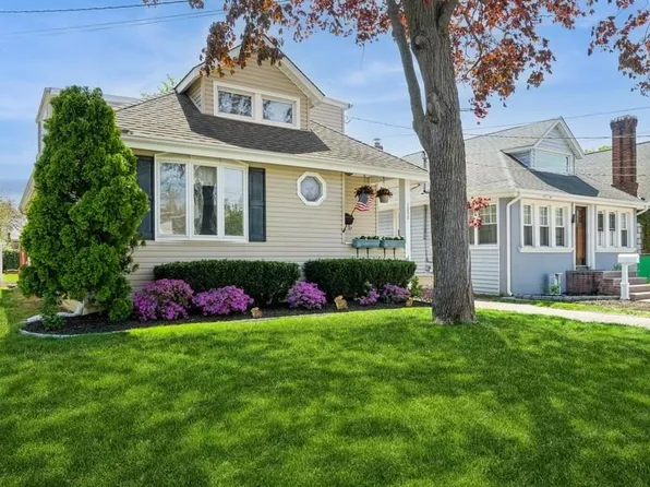 1050 Lakeside Place, Baldwin, NY 11510