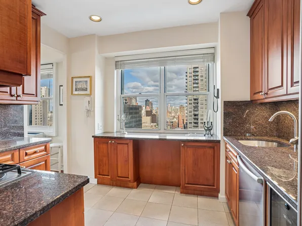 400 East 54th Street image 7 of 14