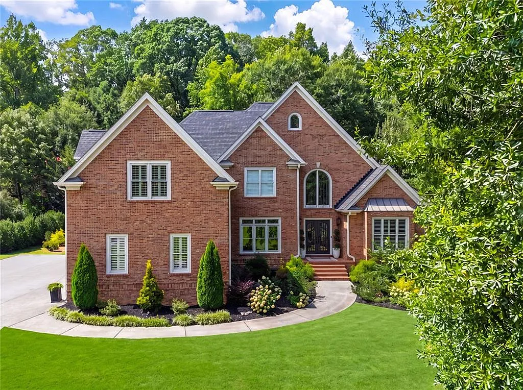 5 bed, 6743 sqft, $6,900 — Photo 1