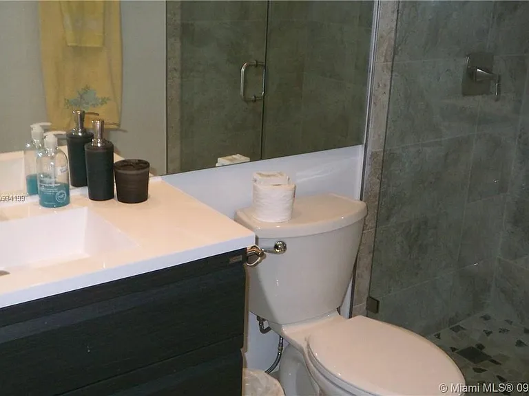 5161 Collins Ave #806 — Photo 19