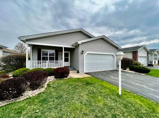 121 Hunter Ct, Grayslake, IL 60030