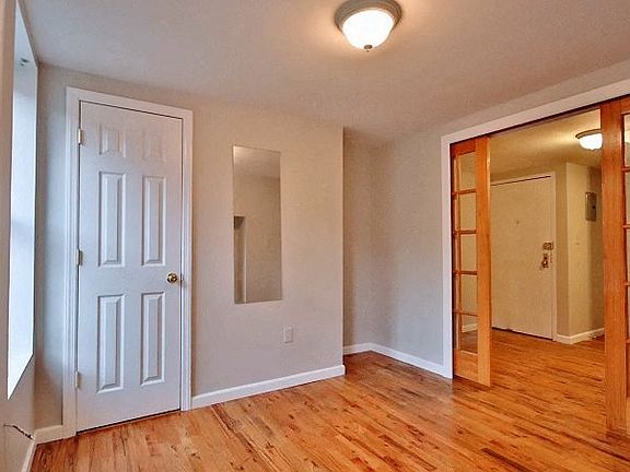 5th image of 516 E 5th St APT 14