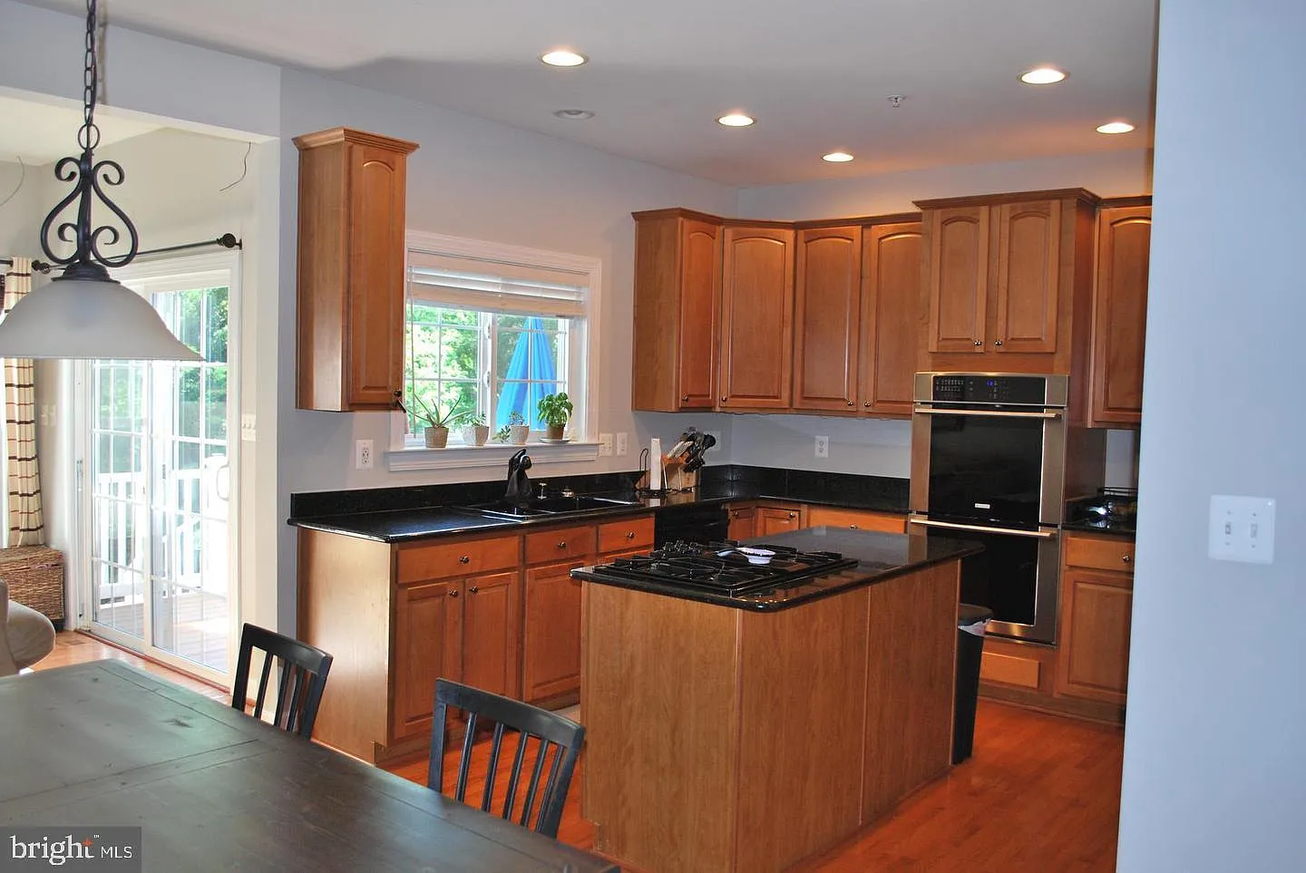 3 bed, 3.5 bath, 2704 sqft, $3,600 — Photo 2