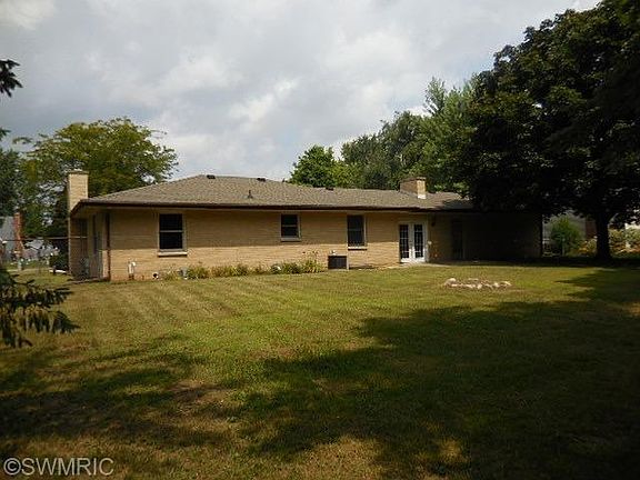 5th image of 2255 Surry Ave