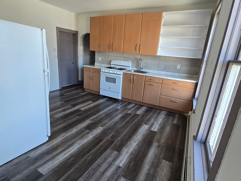 1st image of 13 Orange St #2
