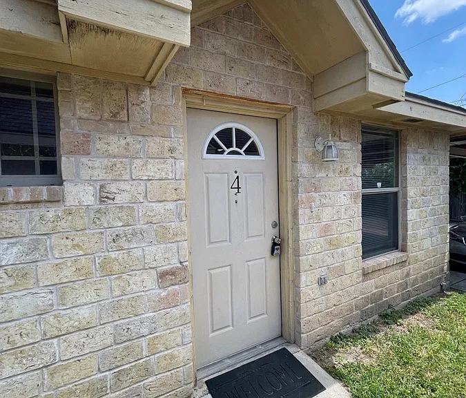 1205 S Palm Dr #4 — Photo 1