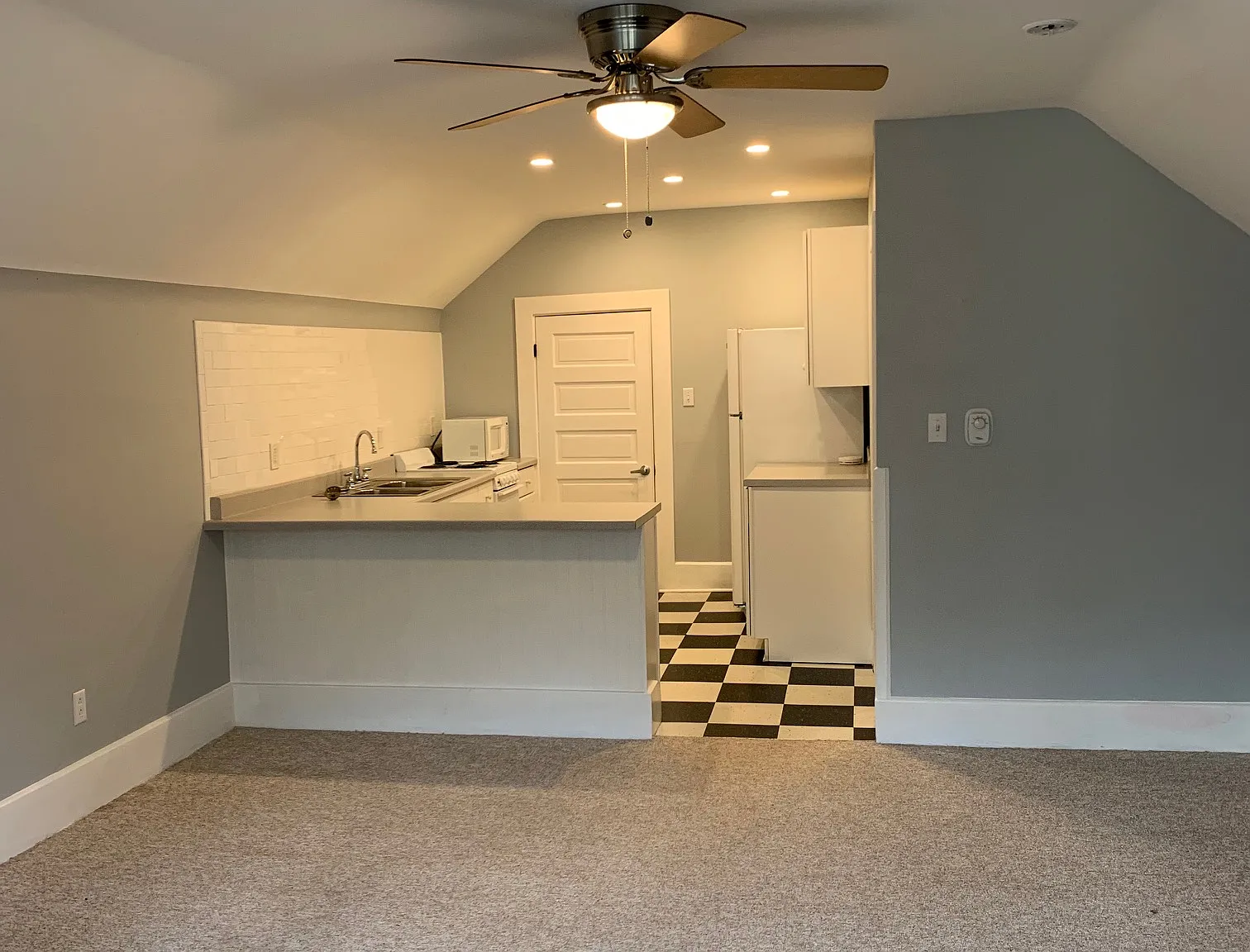 1 bed, 750 sqft, $1,000 — Photo 3