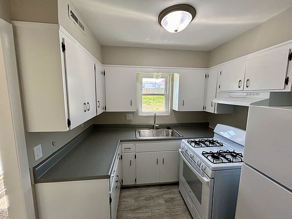4th image of 210 Grace St #216
