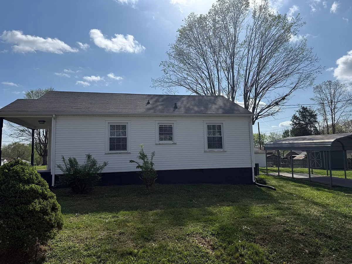 Building Photo - 1646 Vista Ln