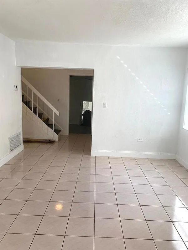 2 bed, 1.5 bath, 1000 sqft, $2,100 — Photo 3