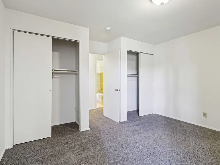 Mayfair Apartments — Photo 21