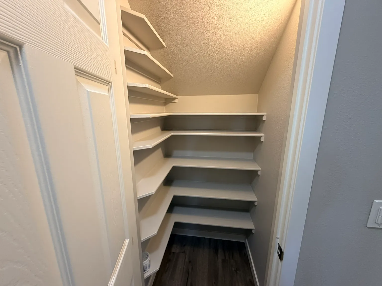 5 bed, 2041 sqft, $2,985 — Photo 4