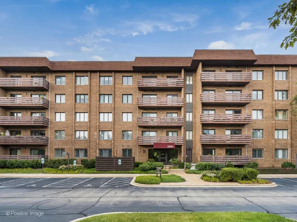 2000 Chestnut Ave APT 308, Glenview, IL 60025