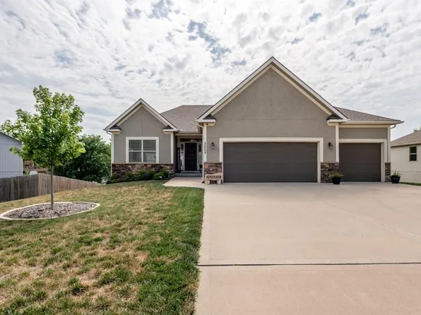 5008 NW Flintridge Rd, Riverside, MO 64150