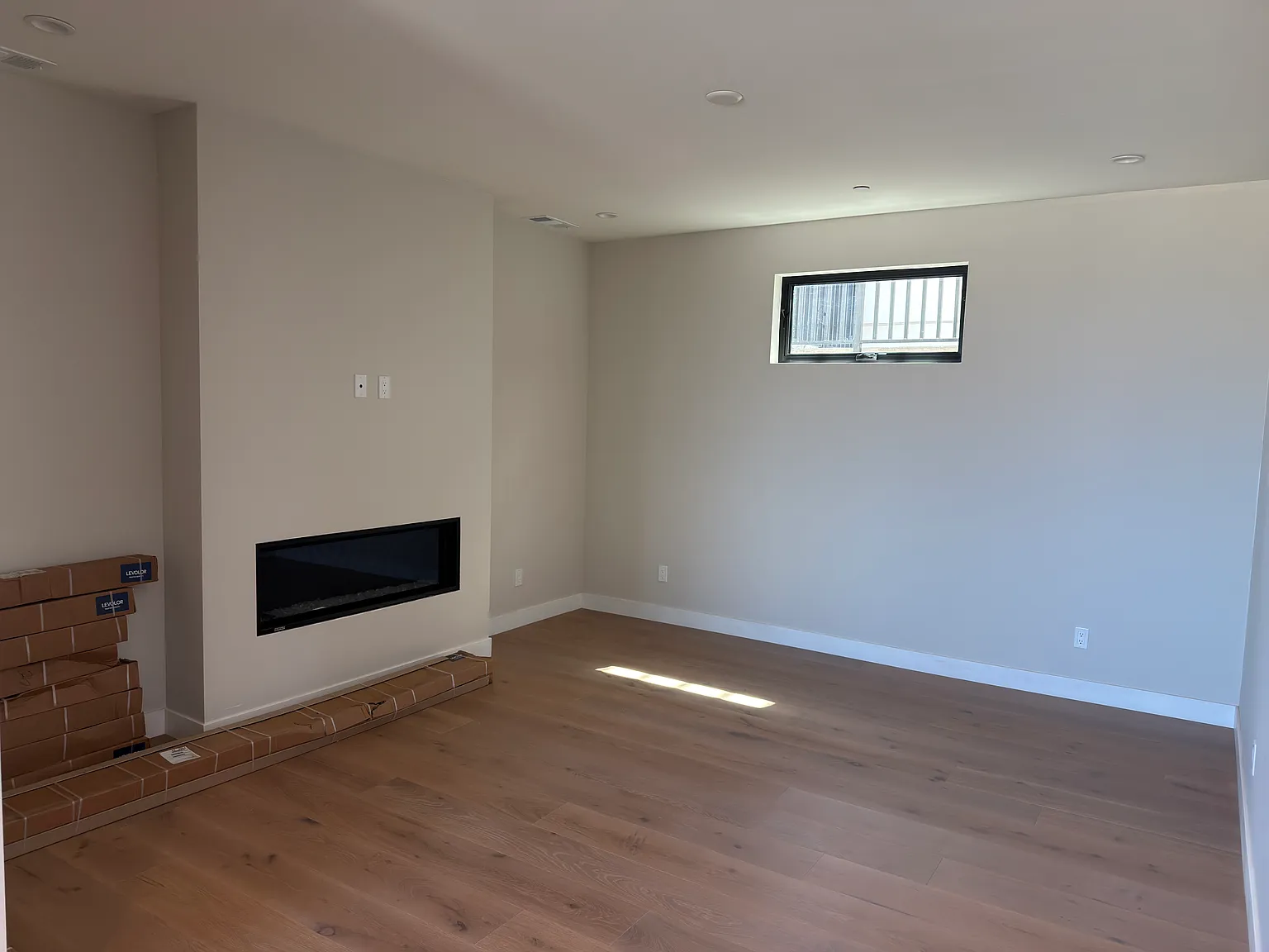 2 bed, 2.5 bath, 2319 sqft, $6,995 — Photo 2