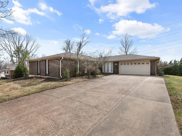 905 Parkwatch Dr, Ballwin, MO 63011