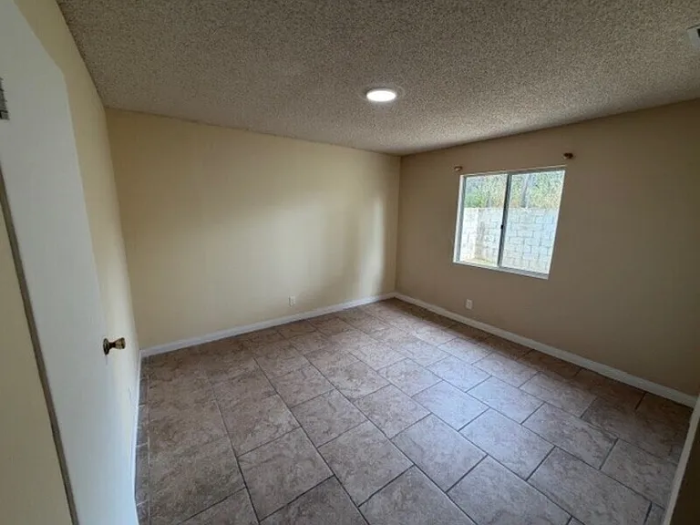 1609 Grove St #B — Photo 15