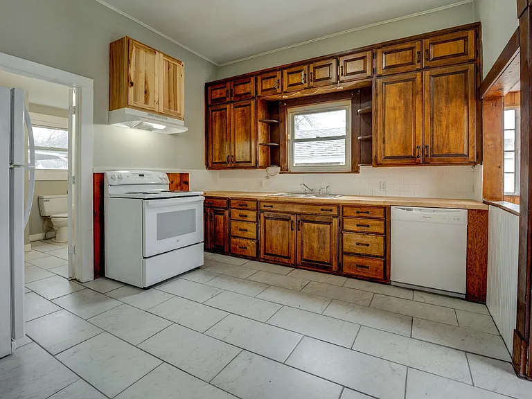 SF-025-800 South 19th Street House — Photo 9