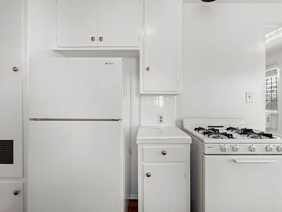 2nd image of 1408-1412 Centinela Ave #1408-4