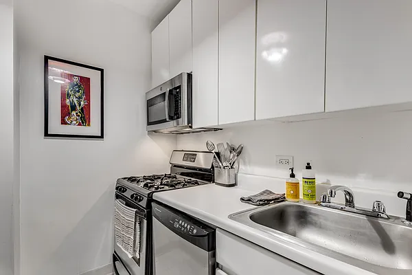 Rented by BARNES New York | media 18