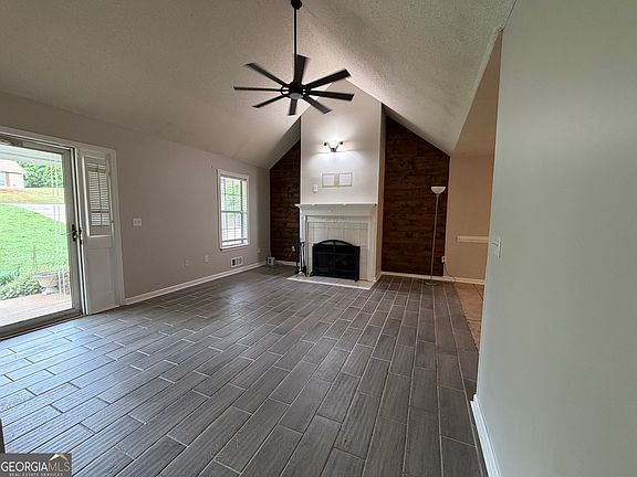 4th image of 130 Lakefront Dr