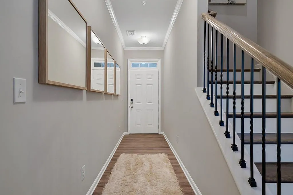3 bed, 2.5 bath, 1888 sqft, $2,600 — Photo 3