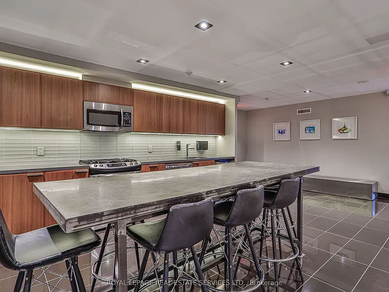 318 King St E #803 — Photo 29