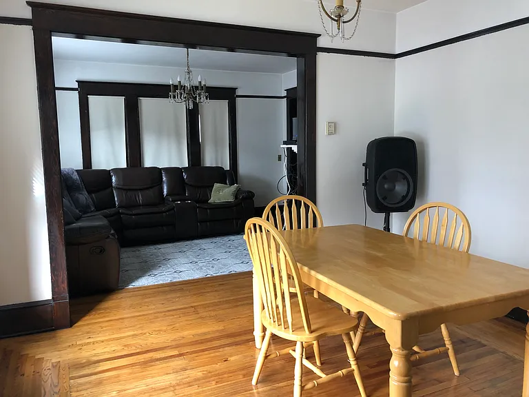 42 Oak St — Photo 4