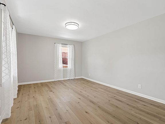 4th image of 126 Lynnwood Dr