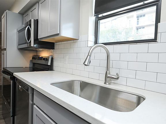 5th image of 5504 La Branch St #5