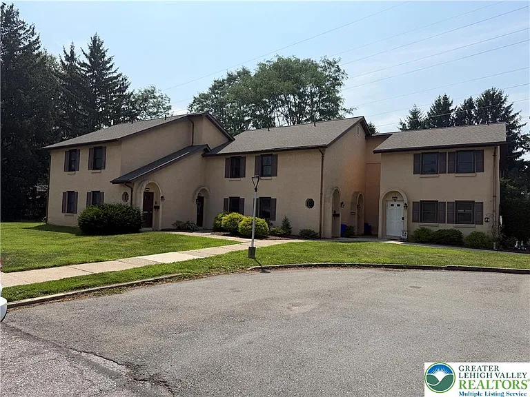 2402 Woodstock Dr #A — Photo 2