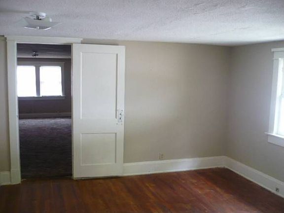 4th image of 3135 Elmwood Ave