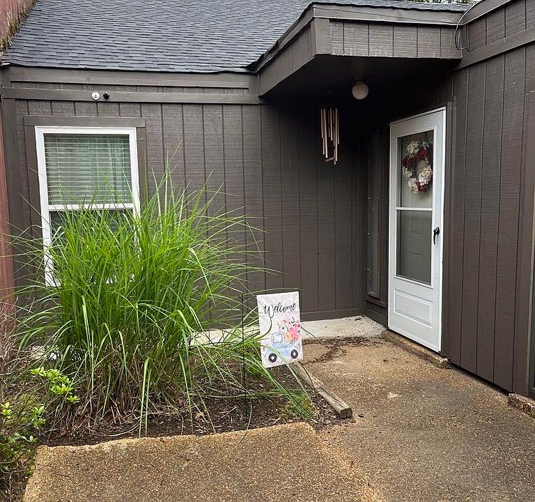 1st image of 3636 Beechollow Dr #3636