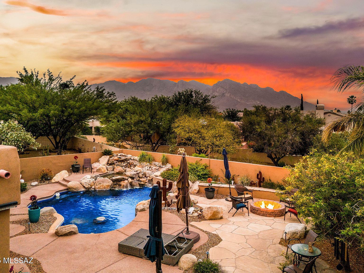 1943 W Canada Hills Dr