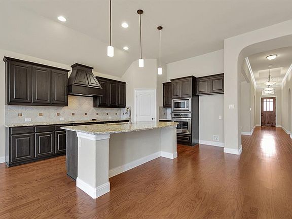 2nd image of 805 Bandelier Ln