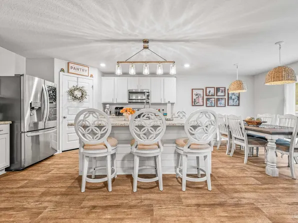 10561 Queens Gate Cir, Pensacola, FL 32506