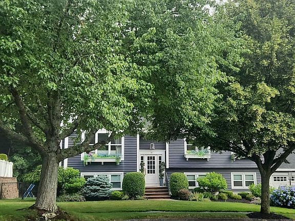 3rd image of 18 Alyssa Dr