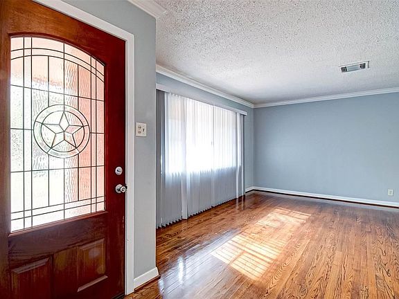 4th image of 2206 Cheshire Ln