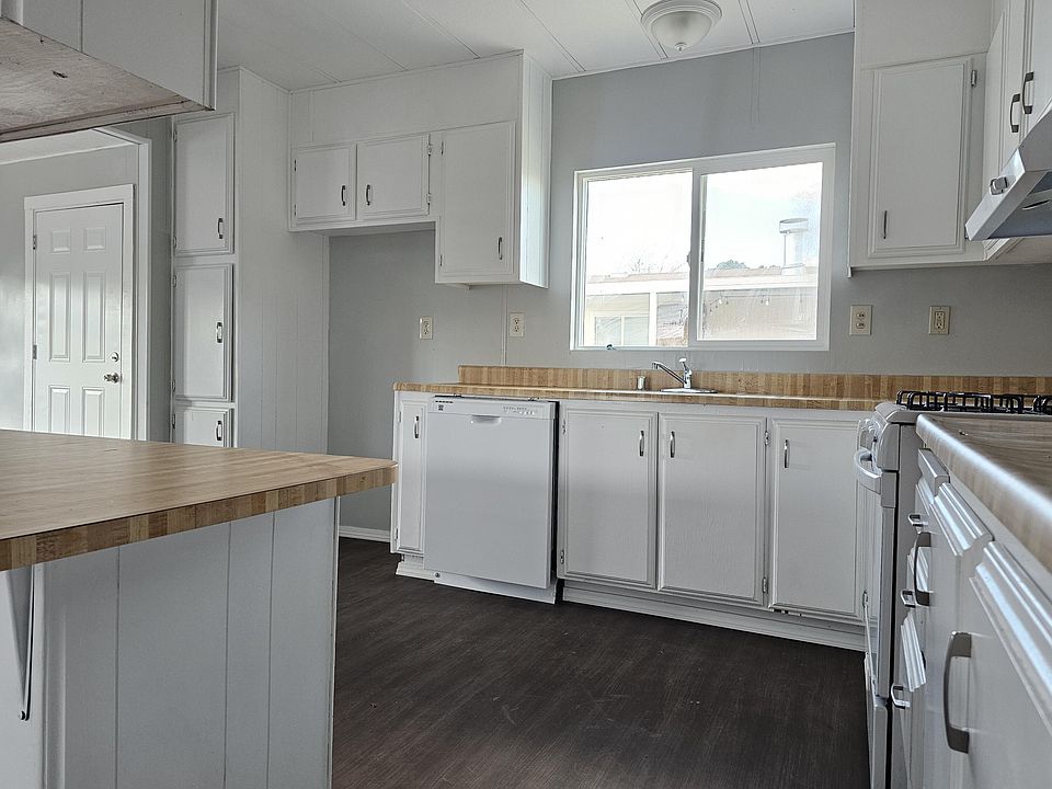 2021 Windbreak Dr Rosamond CA Zillow