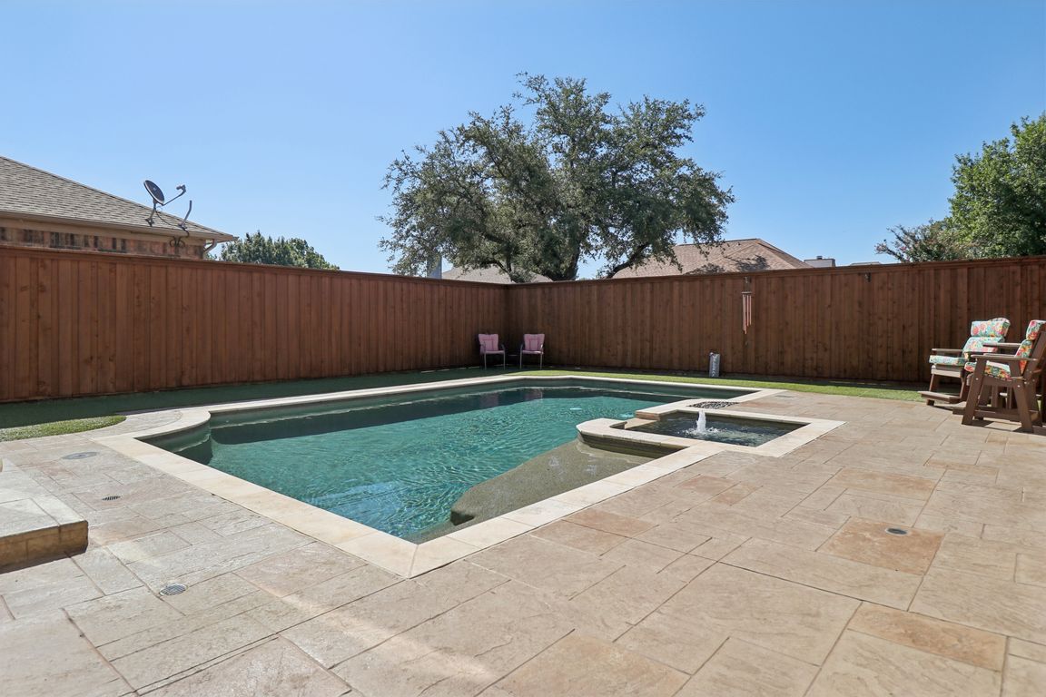 Palisades Dr-S2507-049.jpg