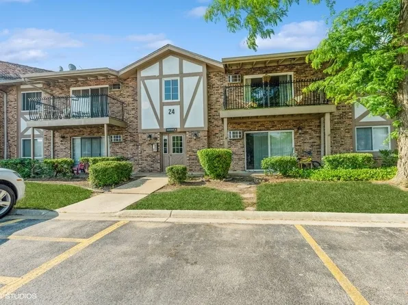 16W481 Lake Dr APT 24-103, Willowbrook, IL 60527