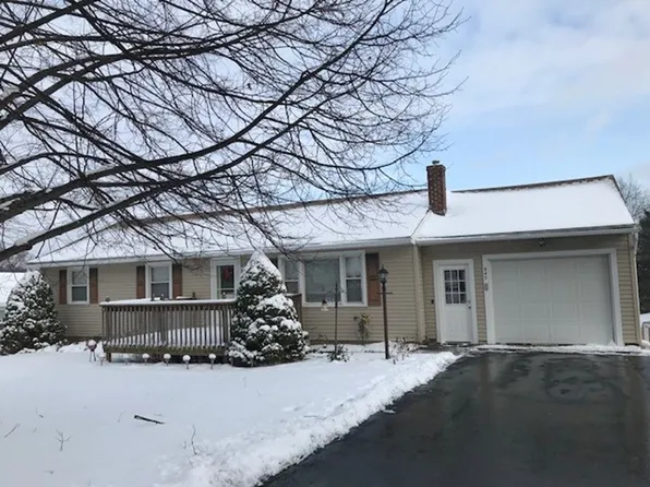 942 Bunker Hill Dr, Macedon, NY 14502