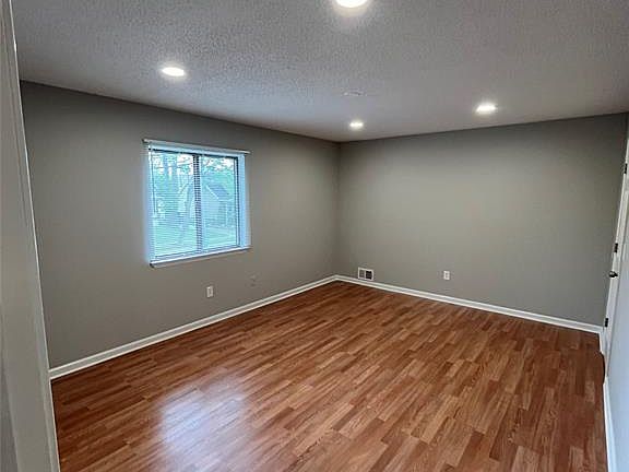4th image of 2639 Columbia Rd APT 7