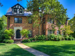18 Crestwood Dr, Saint Louis, MO 63105