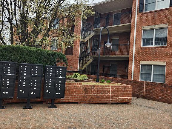 2nd image of 6924 Fairfax Dr Unit 406