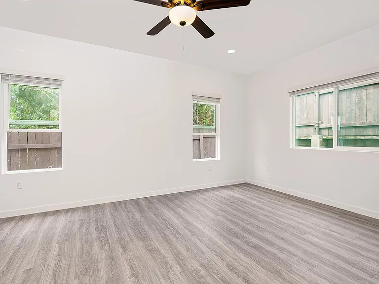 4564 Sauk Ave — Photo 6