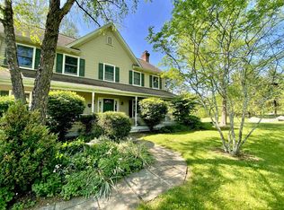 16 Ferris Ln, New Paltz, NY 12561