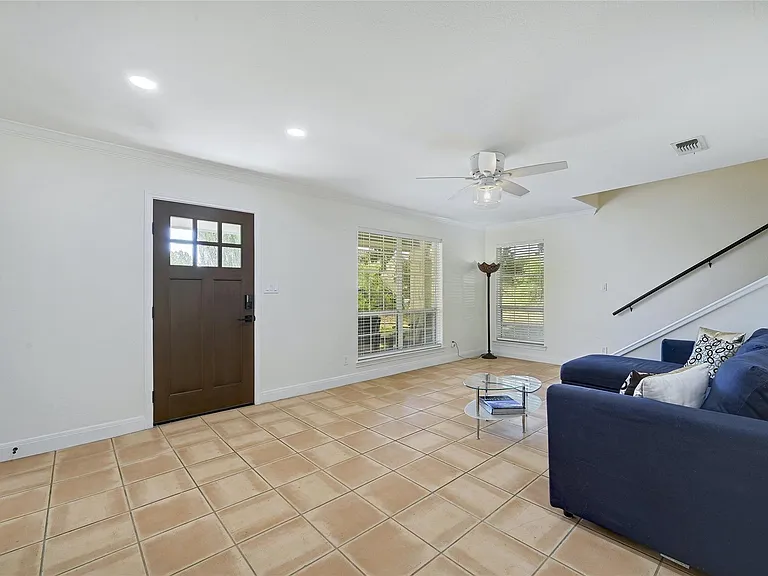 410 Hi Cir W — Photo 4