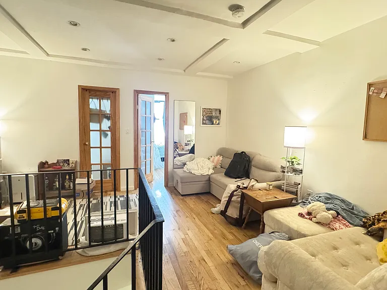 205 2nd Ave #1A — Photo 2