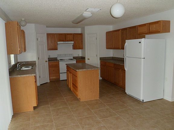 3rd image of 548 Macon Dr